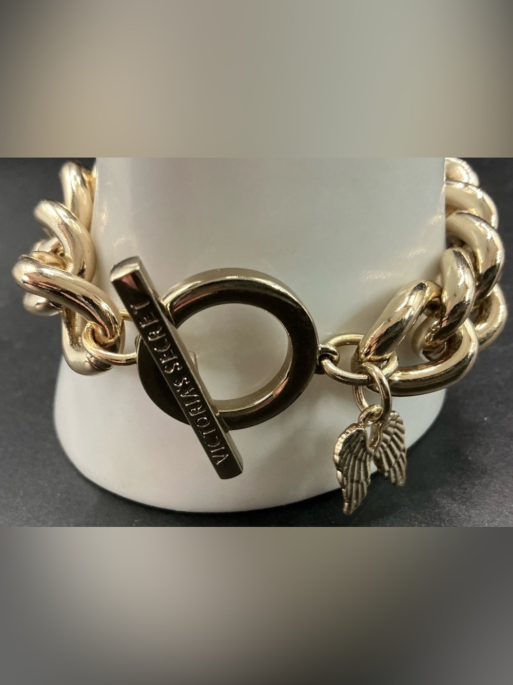VICTORIA SECRET GOLD TONE TOGGLE CHAIN BRACELET TOGGLE ANGEL WING BRACELET